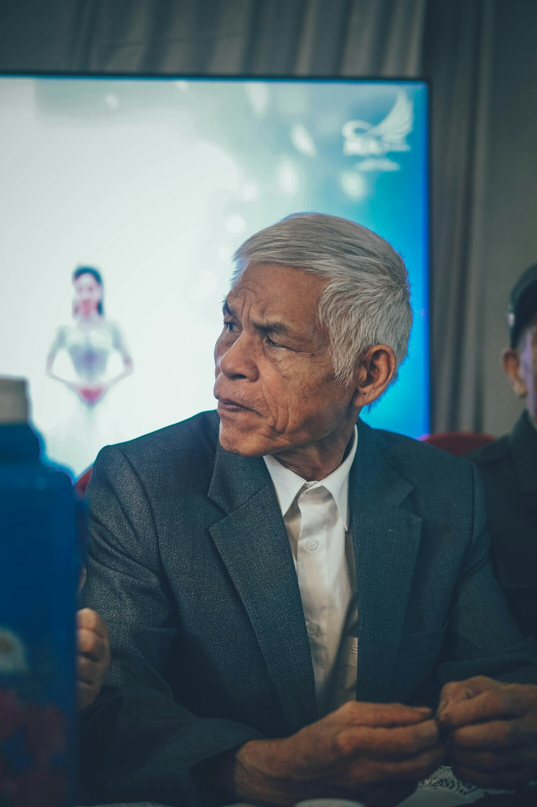 politician at press conference